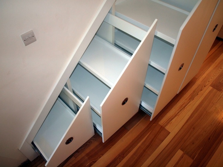 idée rangement espace sous escalier tiroirs sur mesure 