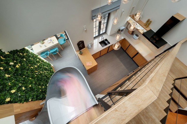 idée aménagement appartement moderne cuisine bois design luminaire suspension design minimaliste mur végétal