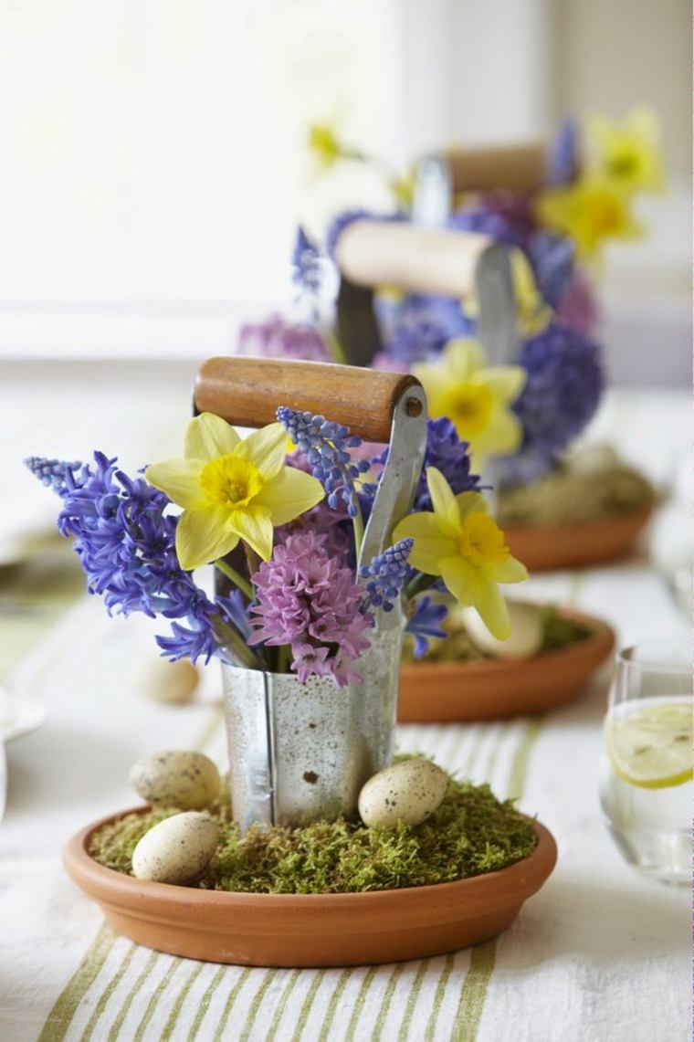 décoration table printemps fleurs oeufs idée mousse déco