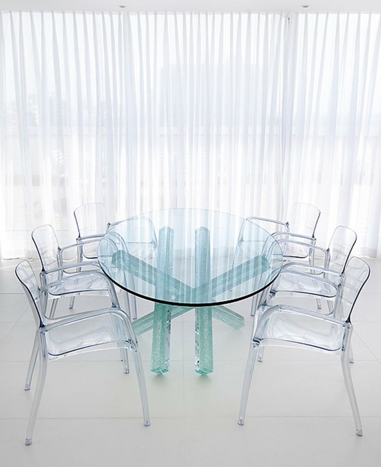 chaise transparente table verre