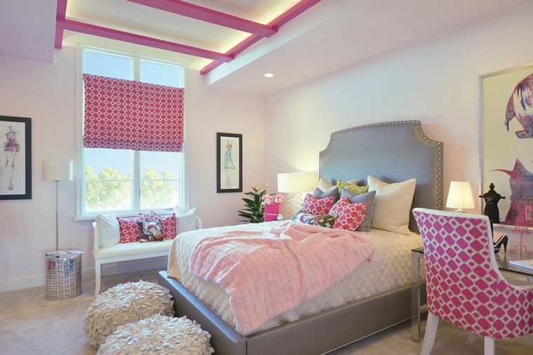 chambre pour enfant déco mur cadres tête de lit matelassée coussins fauteuil rose blanc