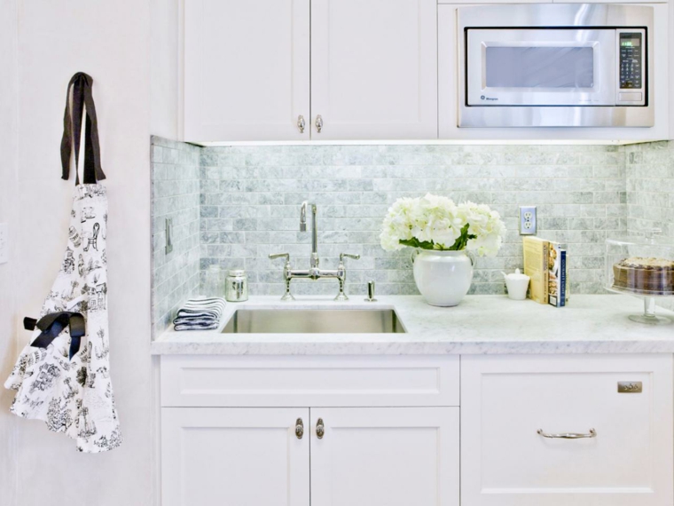 comptoir de cuisine blanc marbre