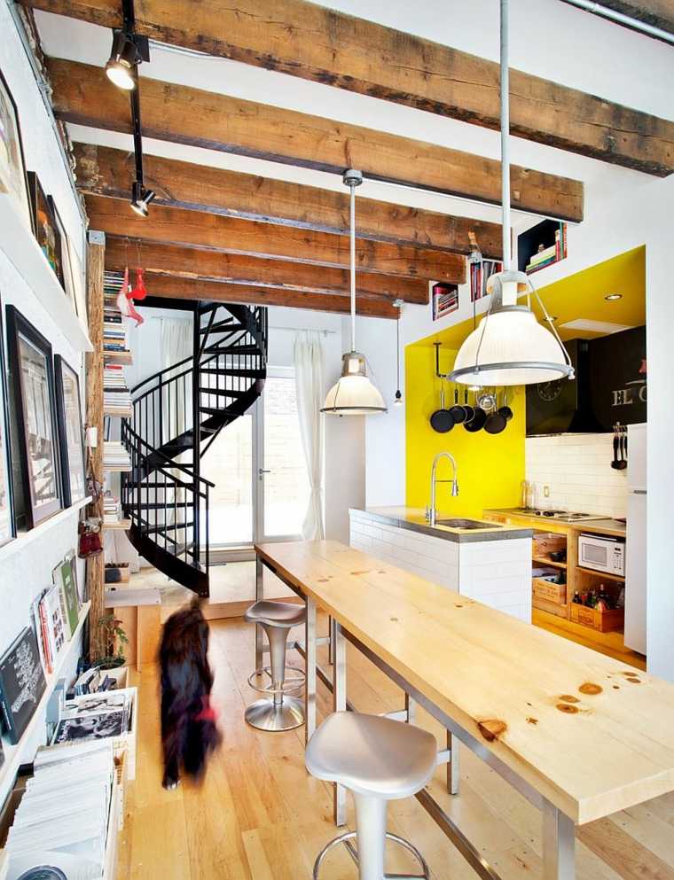 loft atelier table bois tabouret design idée luminaire suspension idée îlot escalier 