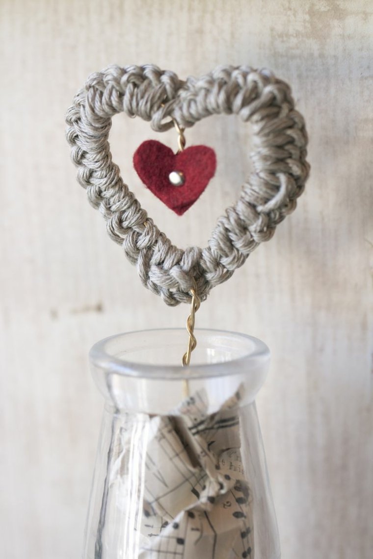 décoration romantique saint valentin coeur en laine idée déco chambre