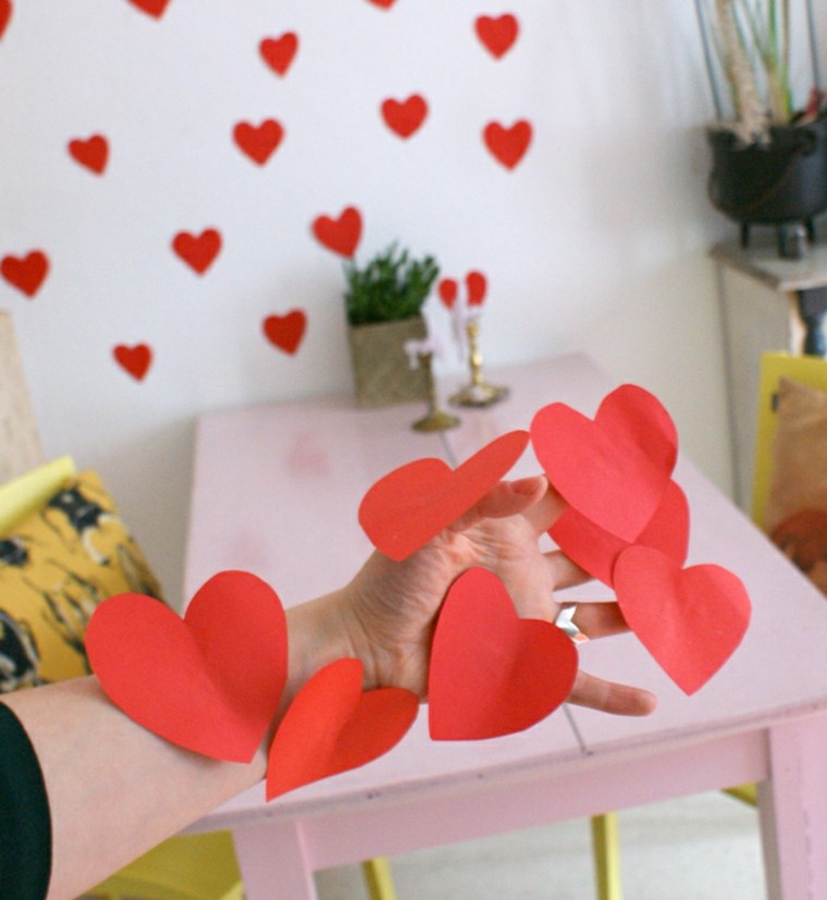 coeur papier rouge idée déco mur saint valentin cadeau