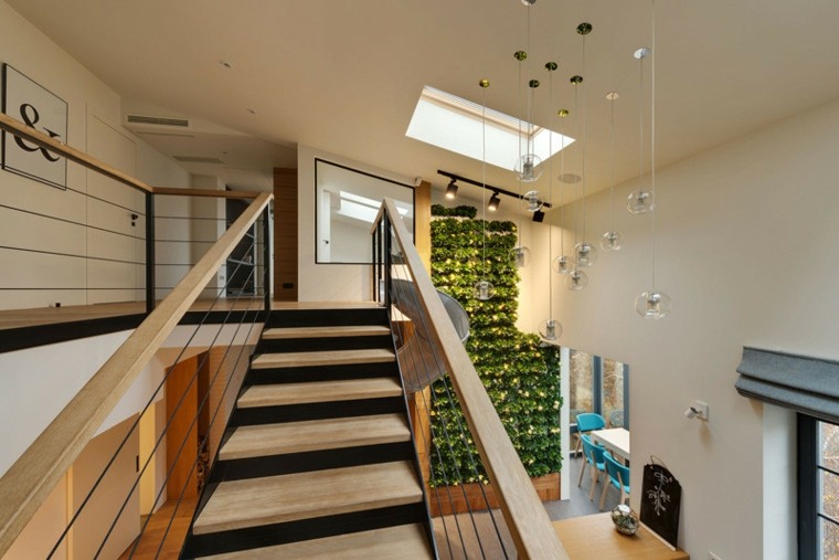 appartement deux étages idée aménagement moderne escalier bois luminaire suspension mur végétale moderne design déco mur tableau