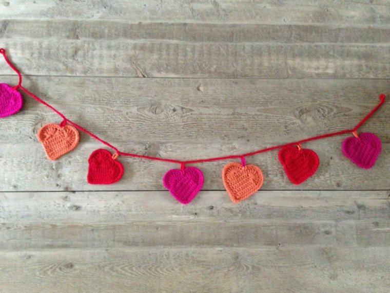 décoration romantique saint valentin idée guirlande laine