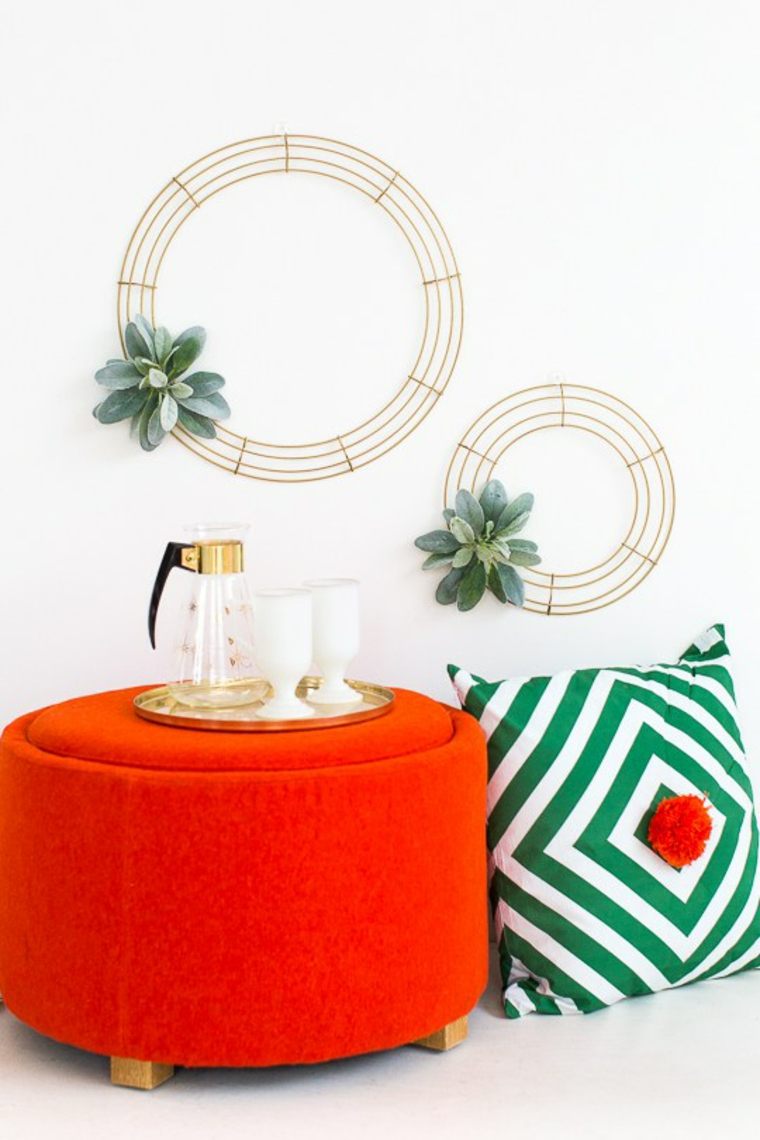 déco mur saint valentin idée cadeau original canapé orange coussin motif géométrique plante grasse 