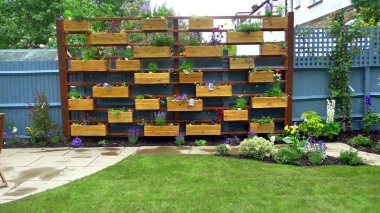 jardin aménagement bois idée bacs à fleurs moderne déco clôture jardin bois 