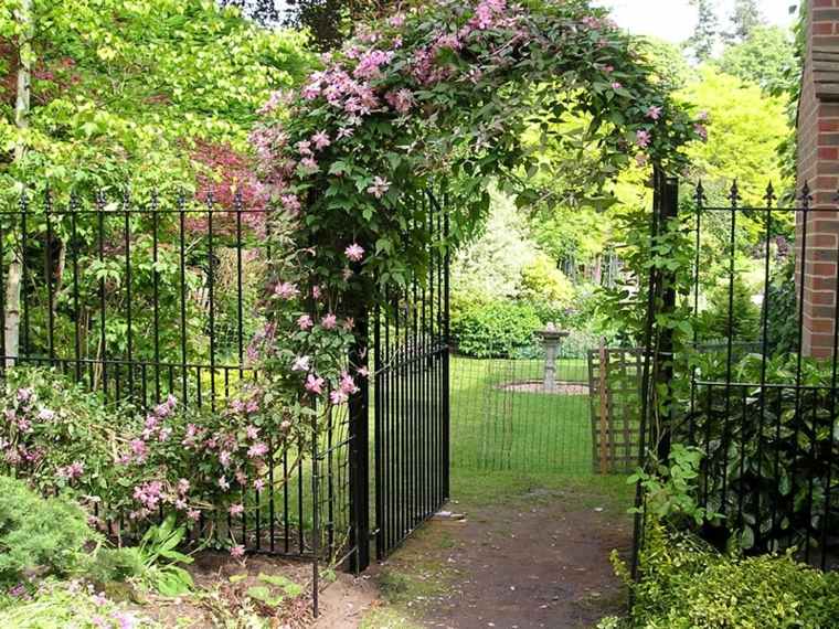 arc rose portillon de jardin 