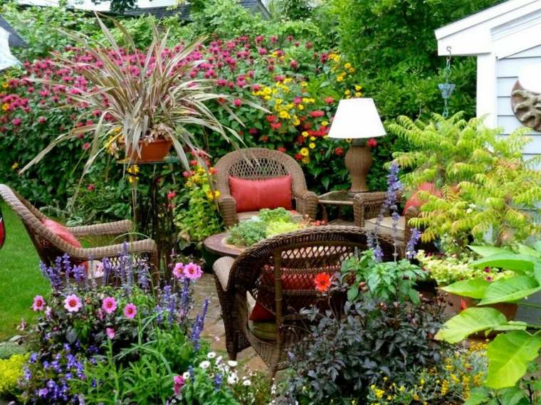 salon de jardin résine tressée plante déco chaise coussin idée extérieur moderne