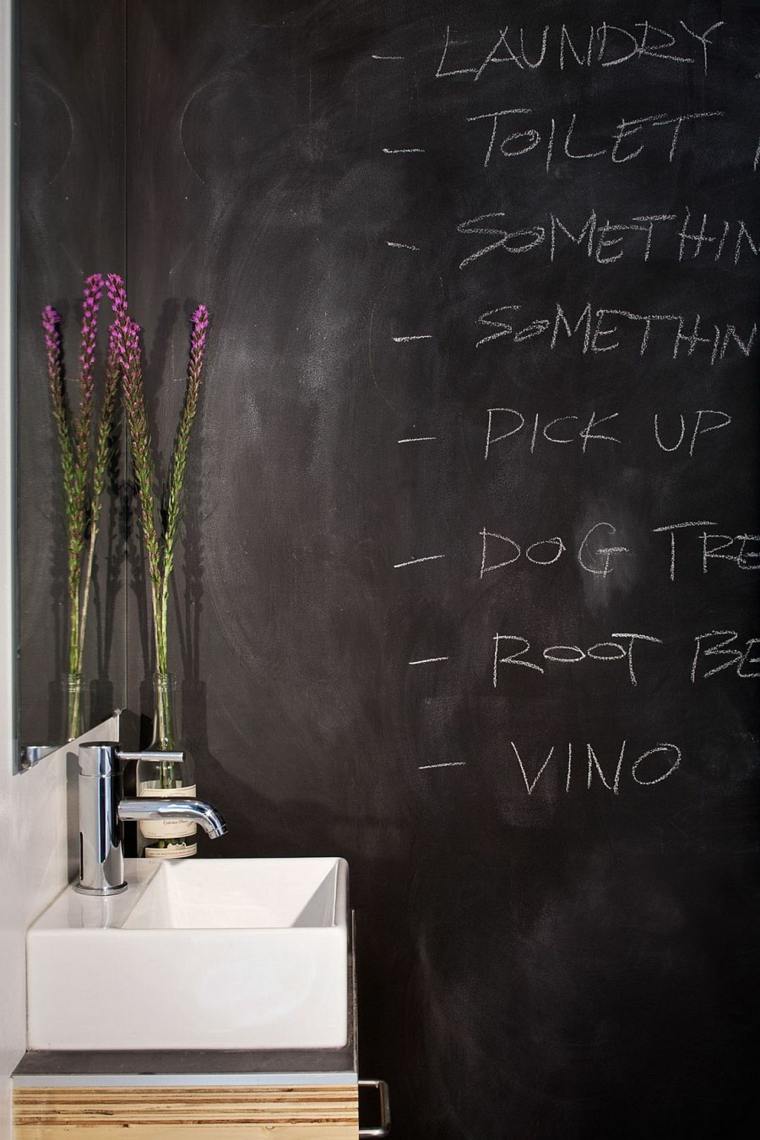 atelier loft design tableau noir idée déco salle de bains évier déco fleurs 