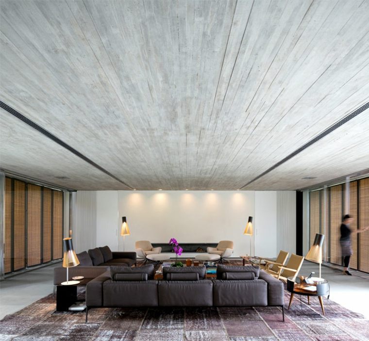 intérieurs modernes salon idée aménagement canapé plafond bois design 