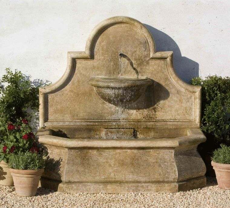 idee fontaine murale extérieure pierre