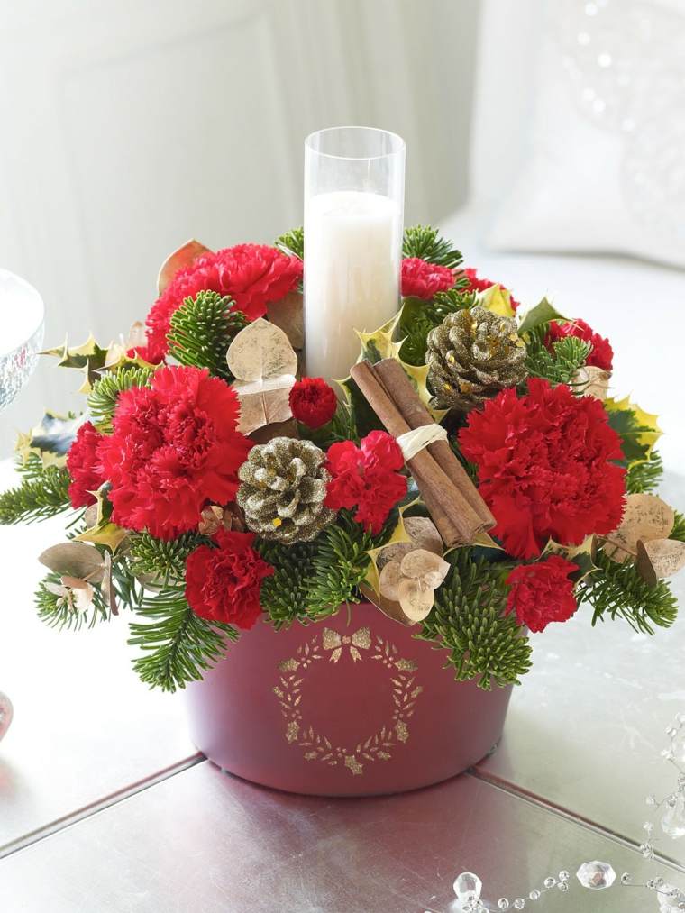 composition florale idée décoration table fleurs rouges 
