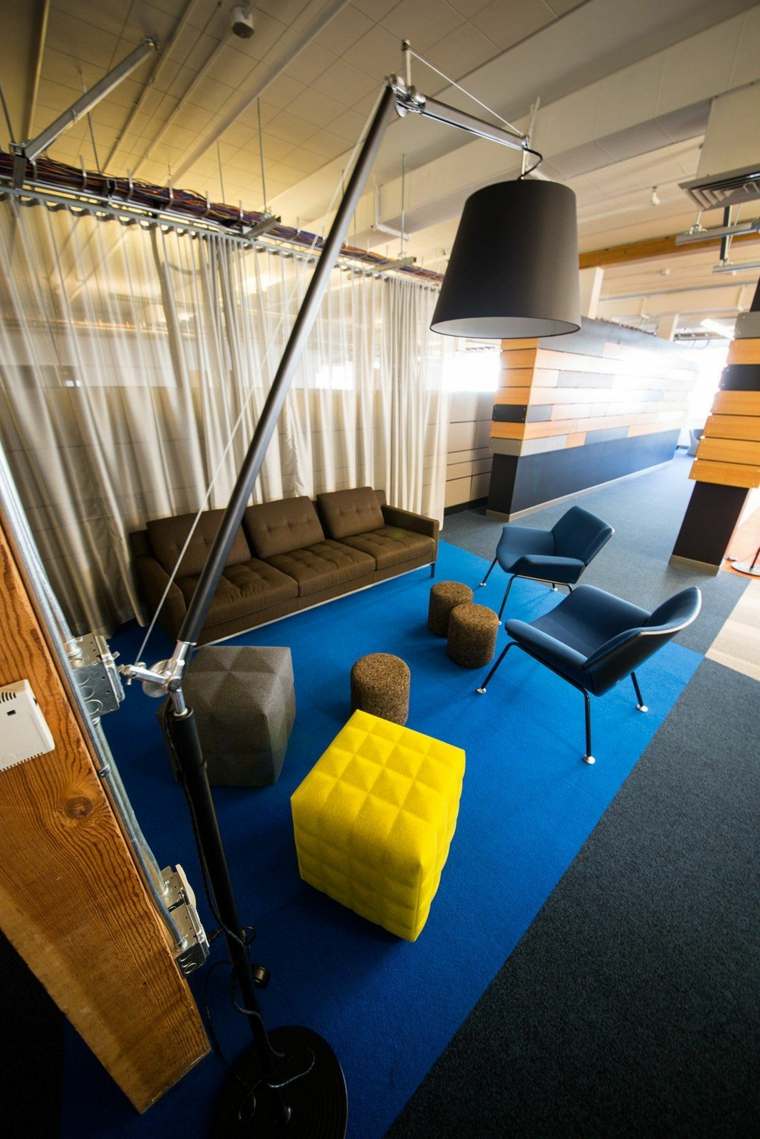 salle de conference bleu jaune Microsft 