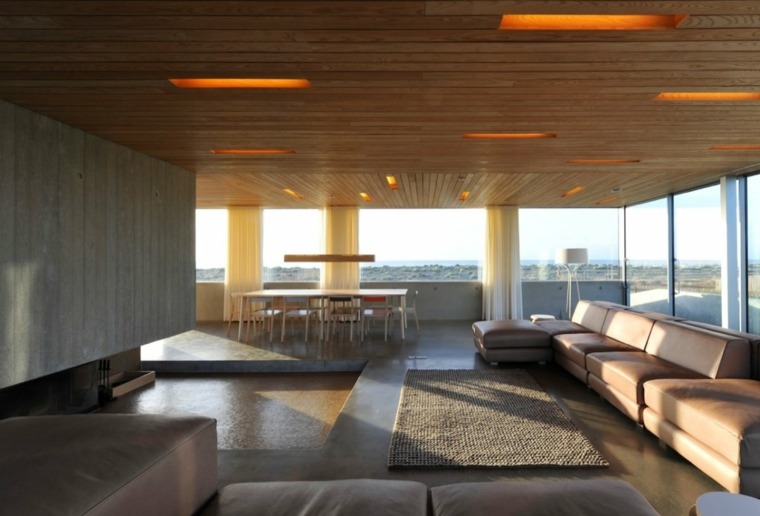 intérieurs modernes salon idée aménagement canapé design tapis de sol gris faux plafond bois éclairage intégré