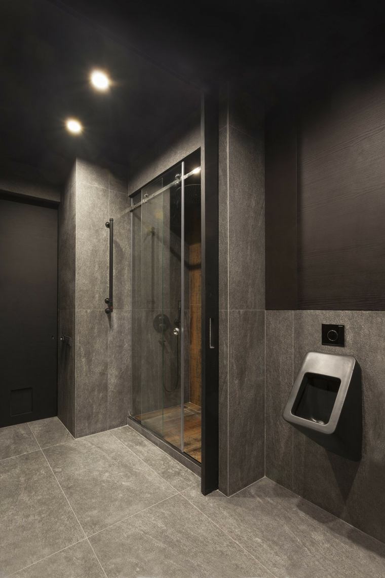 salle de bains tendance moderne cabine douche faux plafond éclairage carrelage gris revetement sol salle de bain