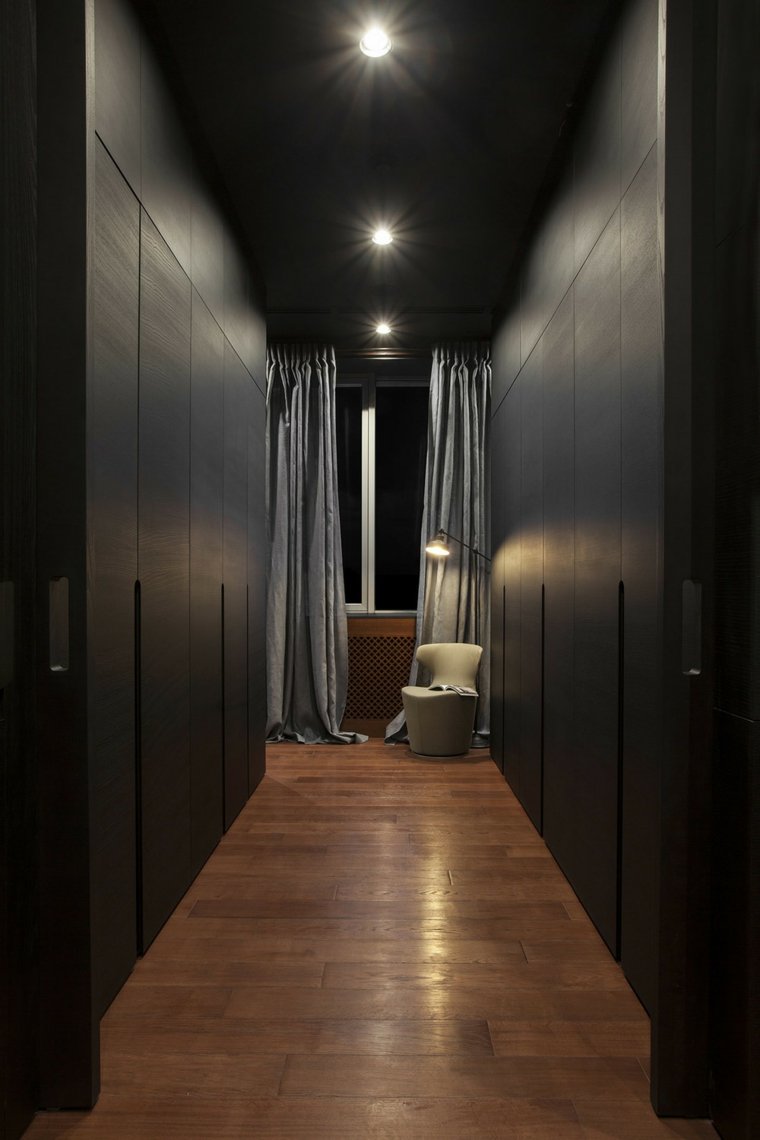 intérieur moderne couloir idée déco fauteuil blanc parquet bois faux plafond