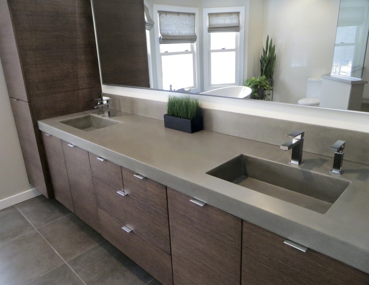 salle de bain design moderne béton ciré mobilier bois déco plante 