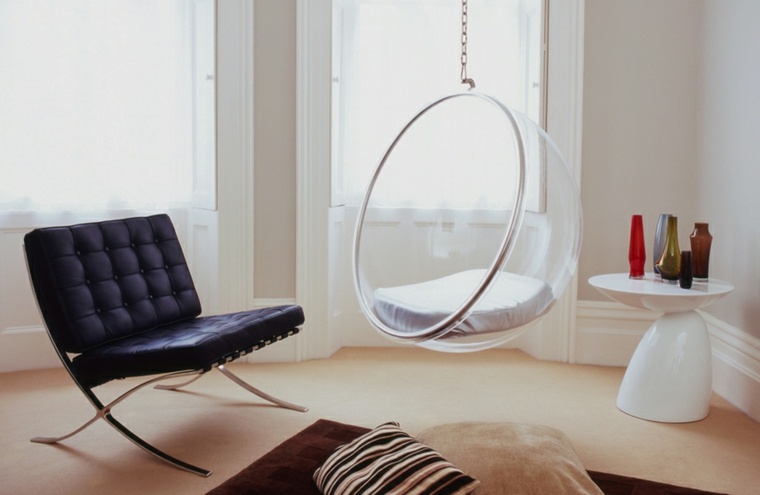 siège suspendu design d'intérieur moderne fauteuil cuir noir idée table basse blanche