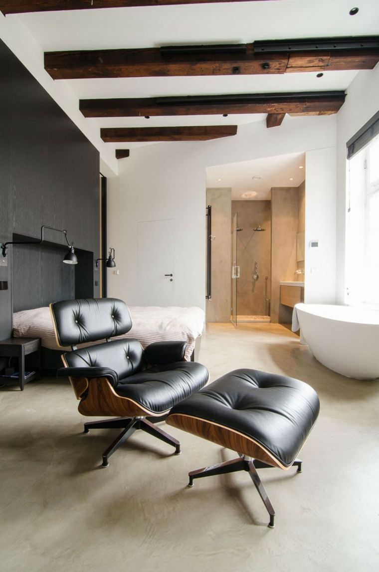 loft design moderne fauteuil cuir relaxant pouf cuir baignoire blanche design poutres en bois