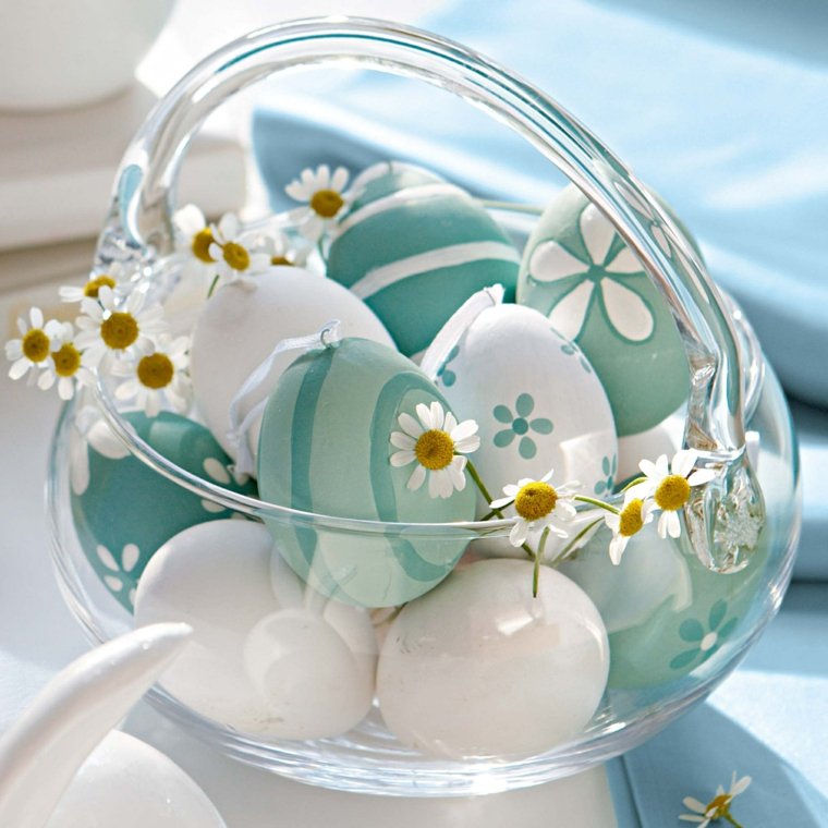déco table centre idée œufs fleurs blanches tendance 