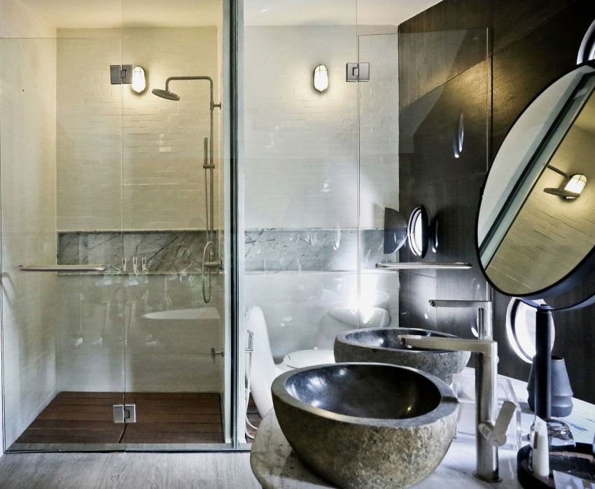 salle de bain pierre naturelle évier design cabine douche moderne bois douche miroir salle de bains