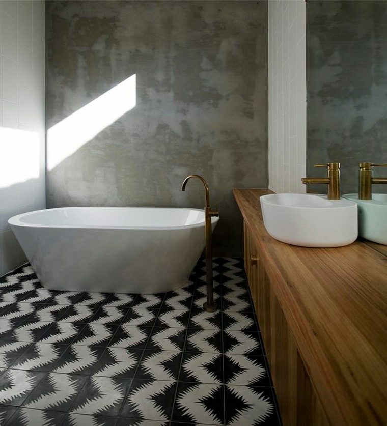salle de bain béton mur baignoire carrelage noir blanc bois meuble