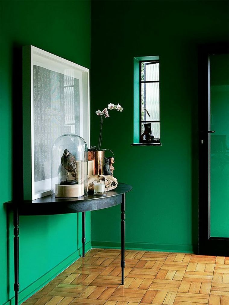 mur peint vert idée intérieur couleur verte table d'appoint bois design