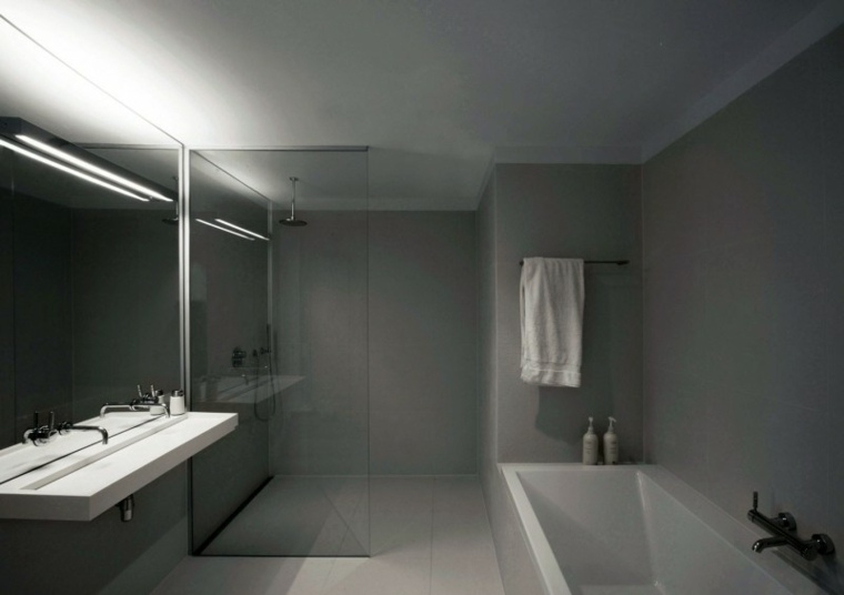salle de bain design moderne béton ciré baignoire