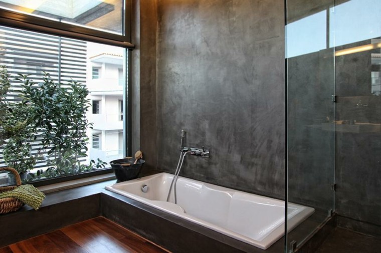 mur béton ciré design cabine douche baignoire déco salle de bain moderne