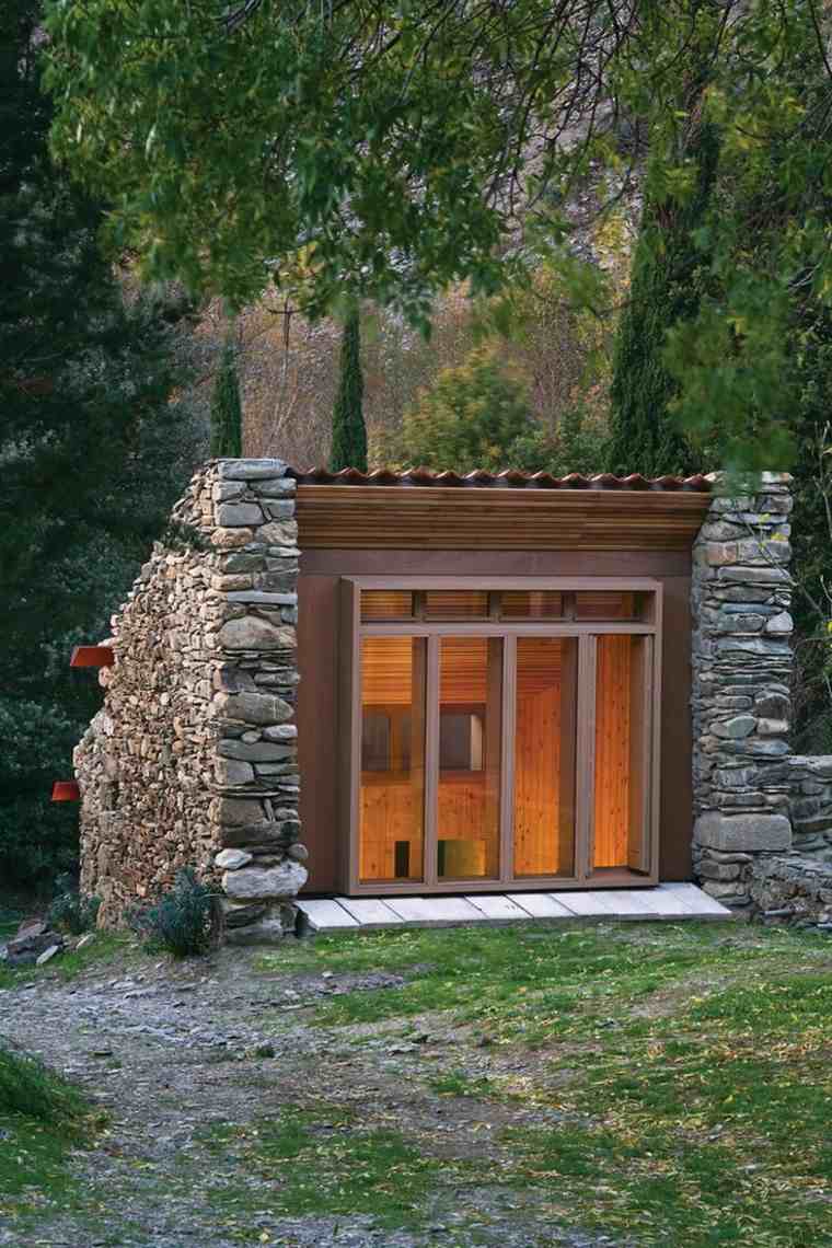 sauna extérieur pierre bois
