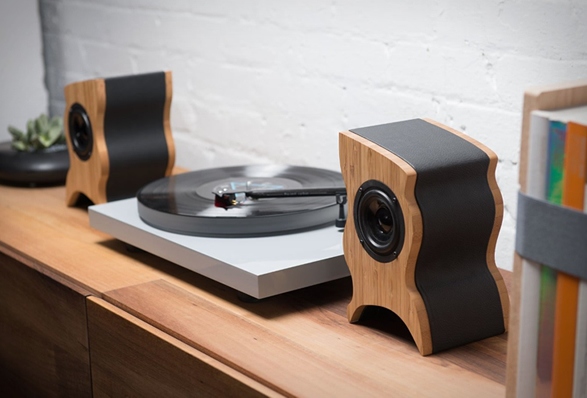 serene audio enceintes bois design moderne hi fi