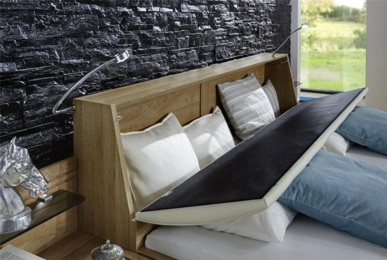 tête de lit avec rangement bois idée oreillers mur noir chambre luminaire