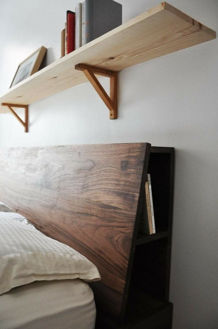 tête de lit avec rangement en bois étagère idée original oreillers 