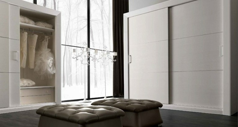 armoire portes coulissantes chambre aménagement design pouf cuir moderne idée aménagement chambre