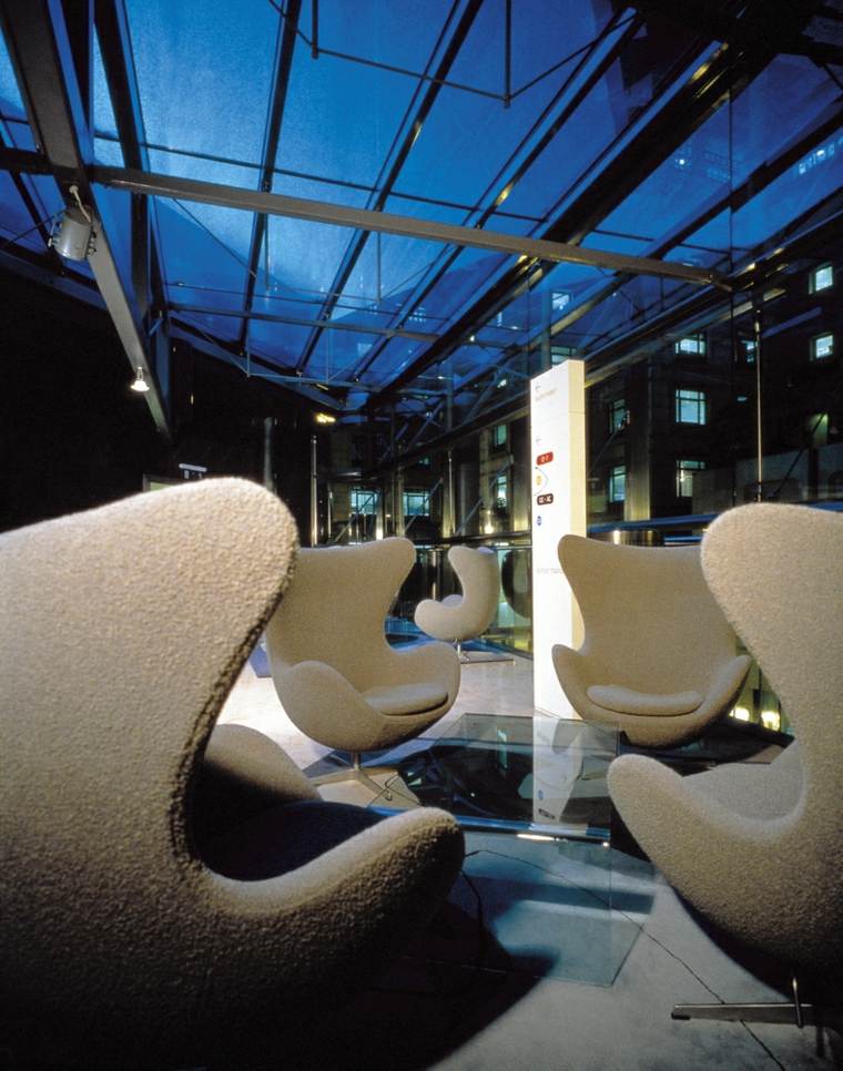 intérieur moderne fauteuil design jacobsen