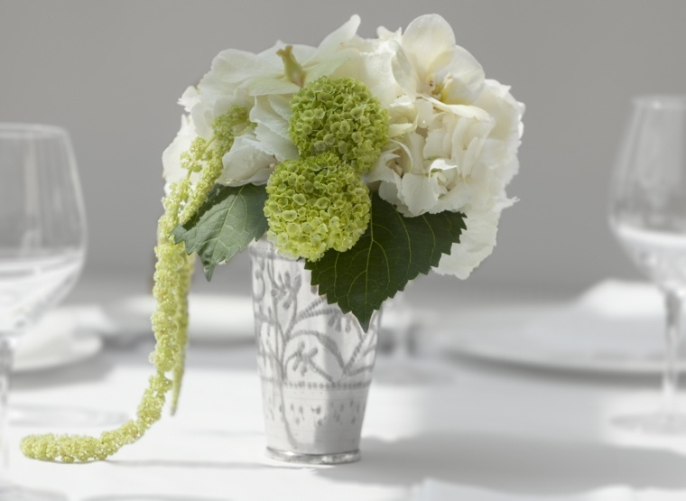 décoration table mariage bouquet fleurs blancs