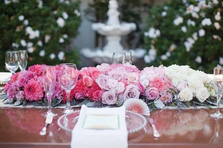 décoration table mariage chemin de table fleurs