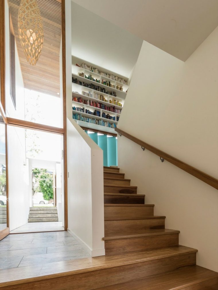 escalier maisons idée bois design étagères bibliothèque 