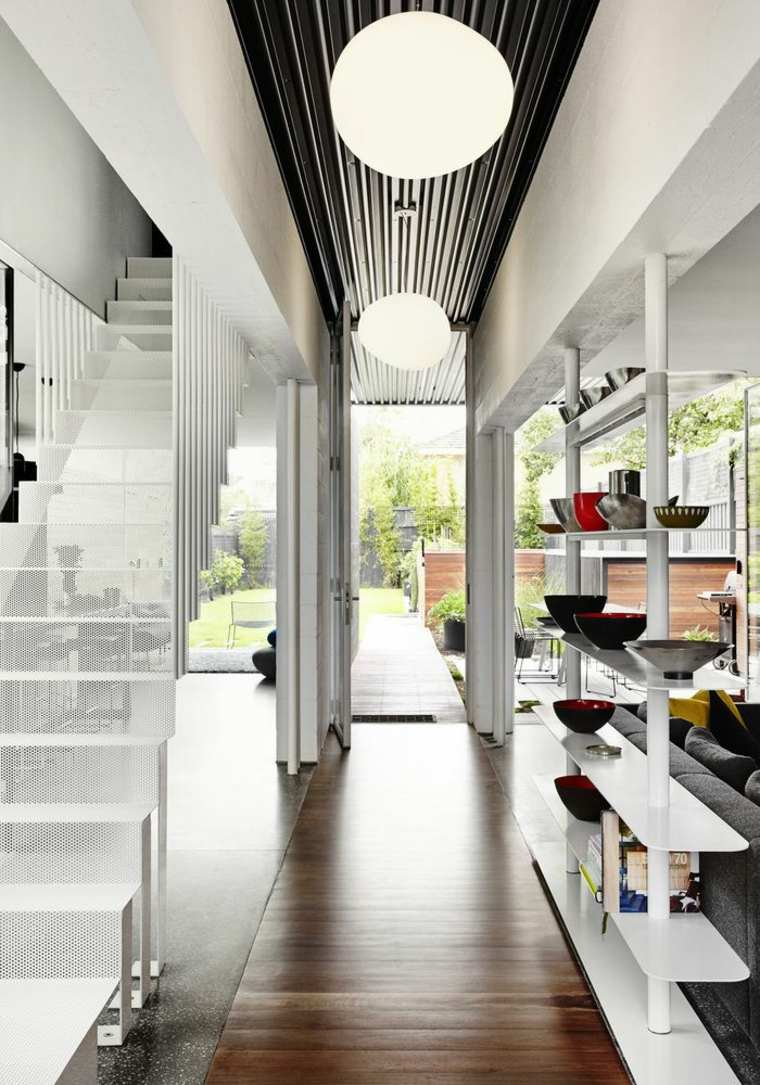maison moderne design allée bois étagère luminaire design idées
