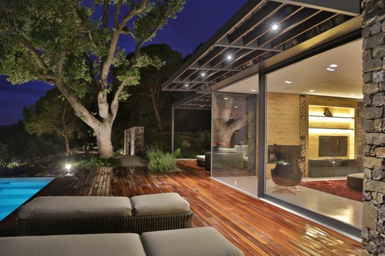 véranda design terrasse maison en pierre salon de jardin canapé 