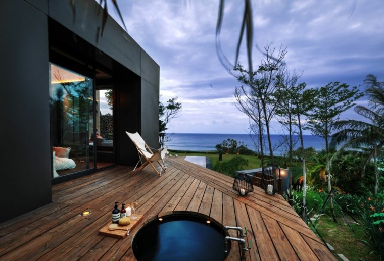 maison design taiwan au bord de l'eau terrasse bois aménagement chaise longue chaise
