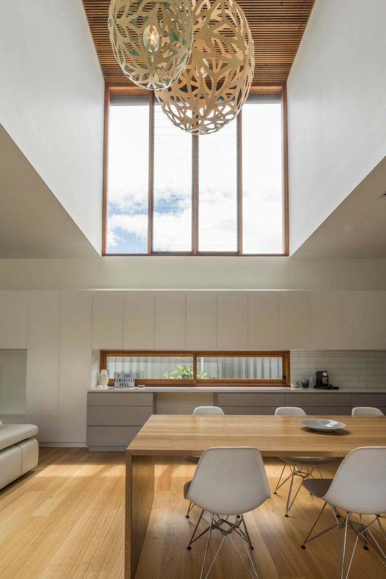 plafond fenêtre design intérieur moderne table en bois chêne 