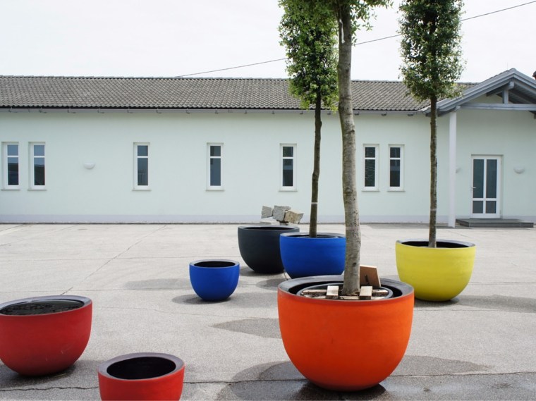grand pot de fleurs terre cuite design jardin terrasse aménager moderne