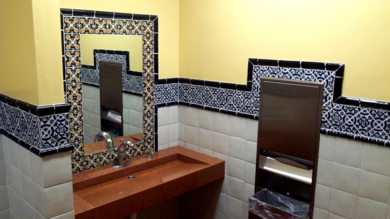 talavera salle de bains idée miroir cadres meuble bois design 