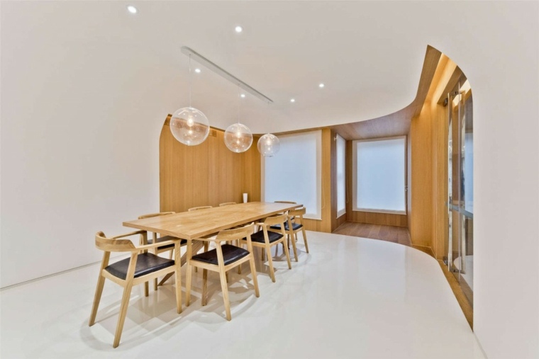table à manger bois chaises design luminaire suspension faux plafond