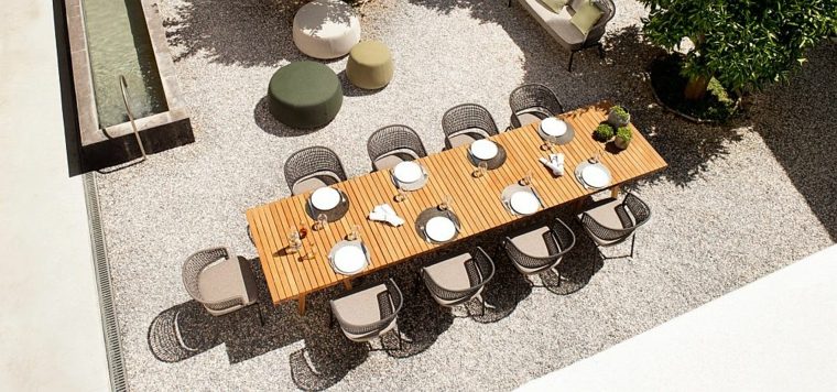 mobilier extérieur table de jardin en bois chaises 
