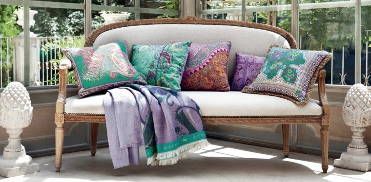 canapé extérieur jardin déco idée coussins motifs original tendance 